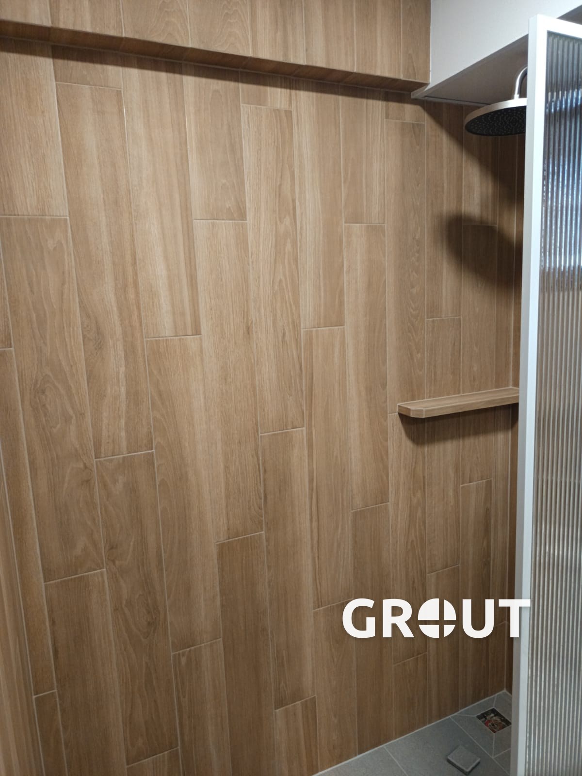 Wood-look wall tiles with matched epoxy grout