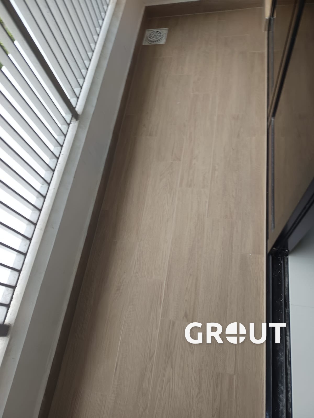 Epoxy grout finish